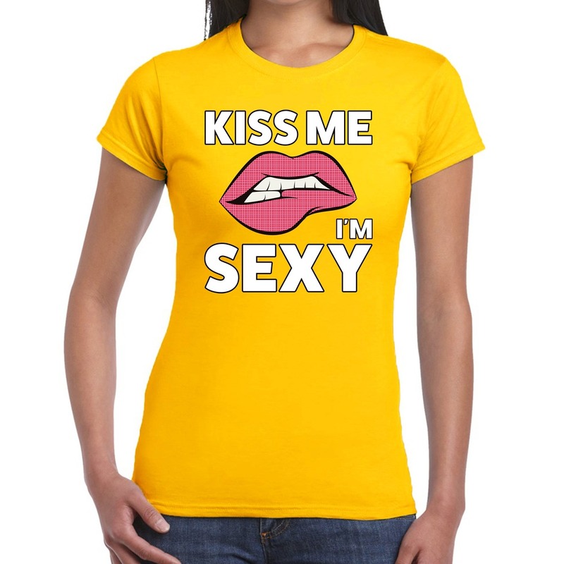 Kiss me i am sexy geel fun t shirt voor dames