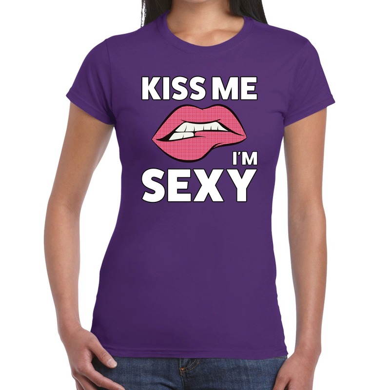 Kiss me i am sexy paars fun t shirt voor dames